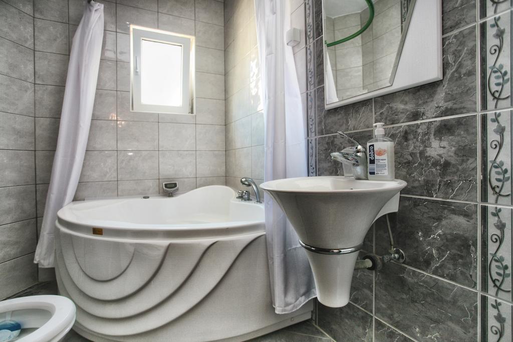 Apartments Villa Happy Mrcevac Luaran gambar