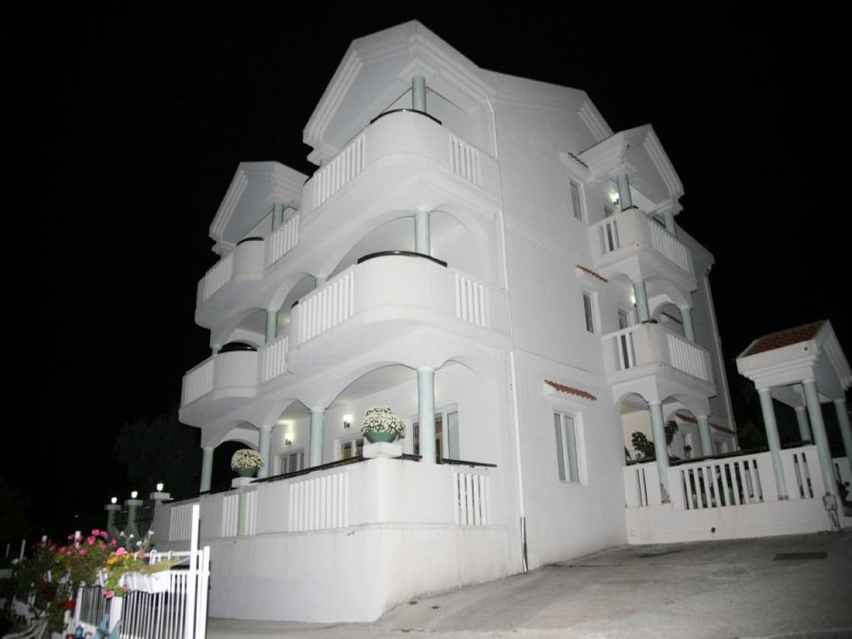 Apartments Villa Happy Mrcevac Luaran gambar